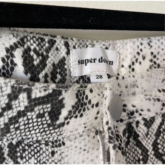 superdown Robyn Black and White Snake Print Pant Size 28 - Picture 11 of 11